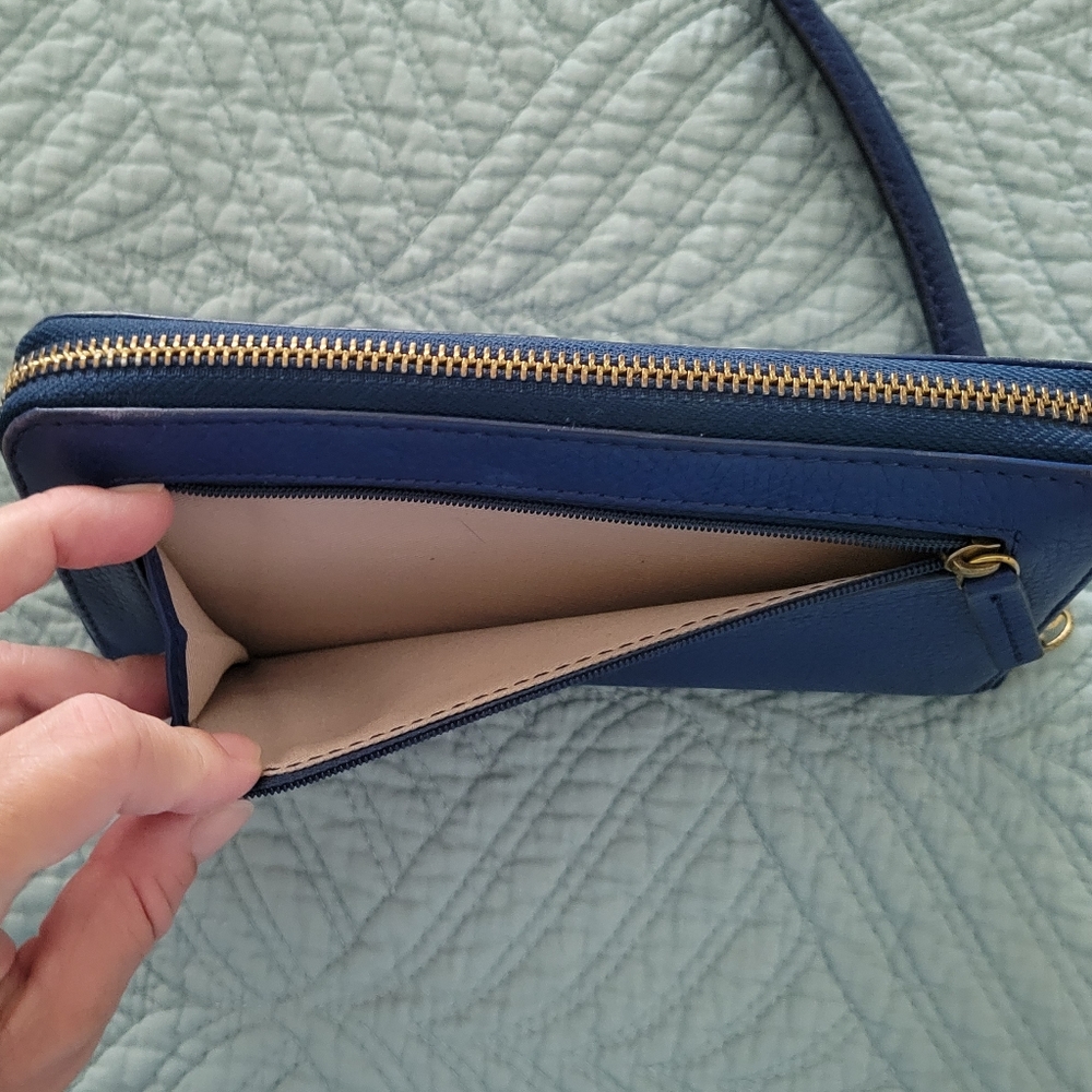 Fossil leather clutch/wristlet - Picture 4 of 8